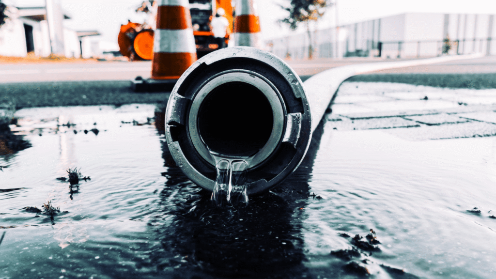 Broken pipe leaking water – metaphor for uncontrolled MAP pricing leaks across retail channels